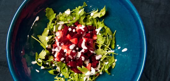 Recept van het Voedingscentrum: Salade met rode biet en mierikswortel