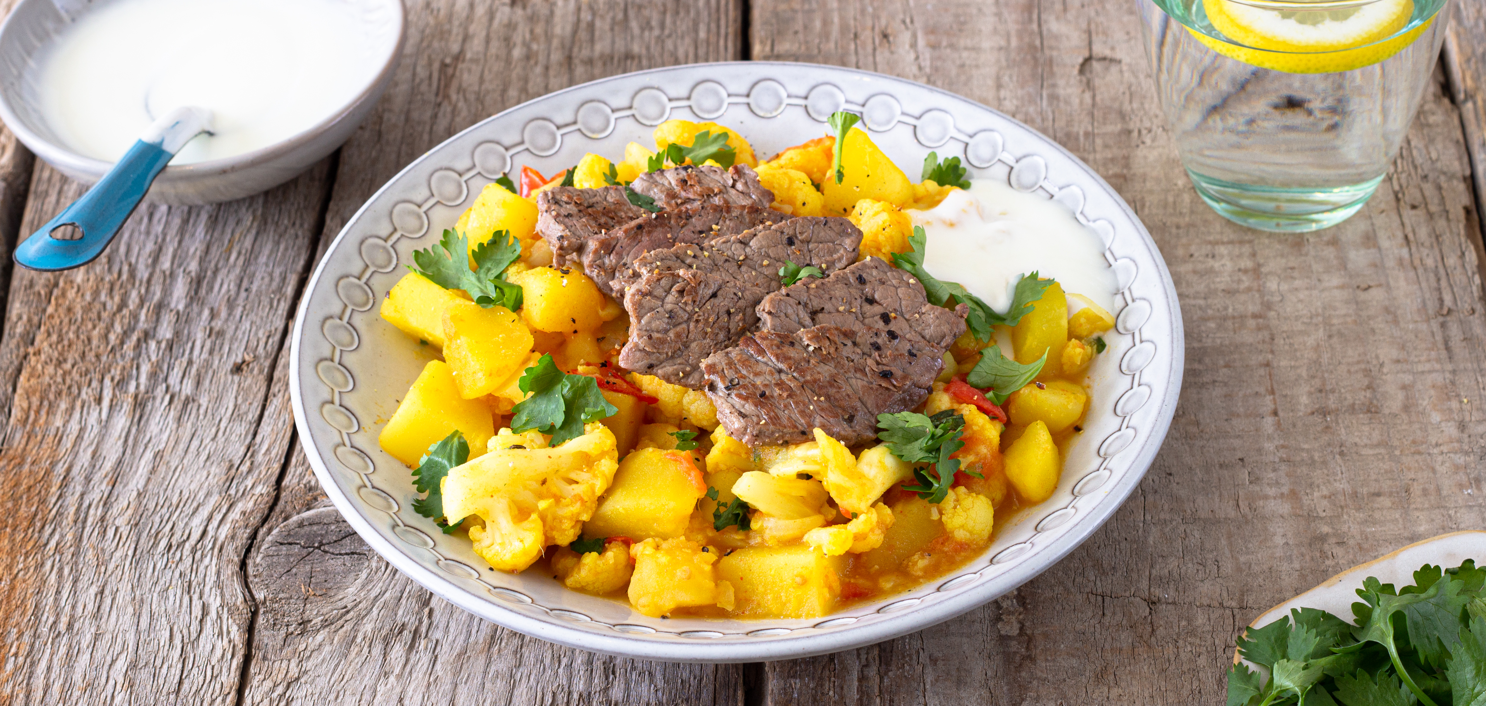 Recept van het Voedingscentrum: Aardappel-bloemkoolcurry met bief