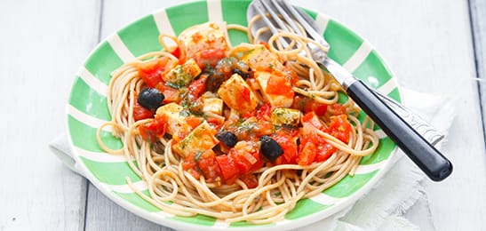 Recept van het Voedingscentrum: Spaghetti met olijven-tomatensaus