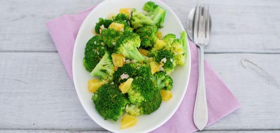 Recept van het Voedingscentrum: Broccoli met sinaasappeldressing