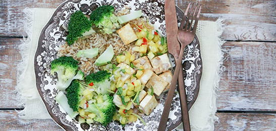 Recept van het Voedingscentrum: Tofu met ananassalsa