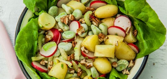 Recept van het Voedingscentrum: Krieltjessalade met pecannoten