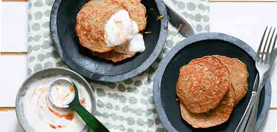 Recept van het Voedingscentrum: Wortel-mueslikoekjes met kaneeldip