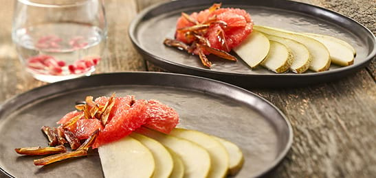 Recept van het Voedingscentrum: Grapefruitsalade met peer en dadels