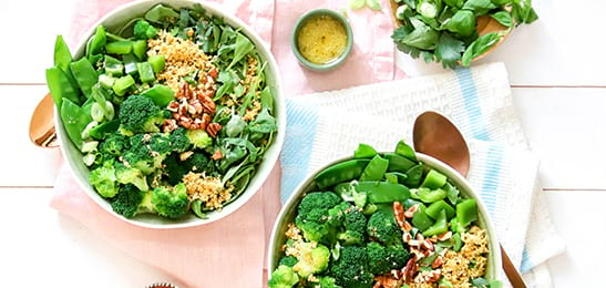 Recept van het Voedingscentrum: Groene salade met kruiden en noten