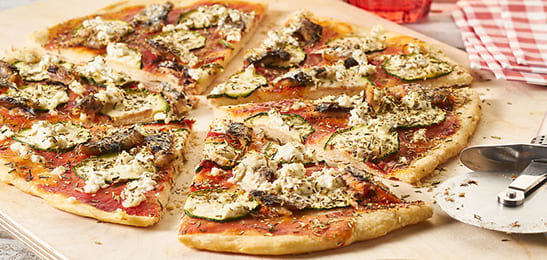 Recept van het Voedingscentrum: Pizza met courgette en sardientjes