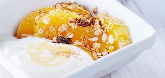 Recept van het Voedingscentrum: Yoghurt met gegrilde sinaasappel