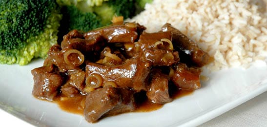 Recept van het Voedingscentrum: Thais gestoofd rundvlees met broccoli en zilvervliesrijst