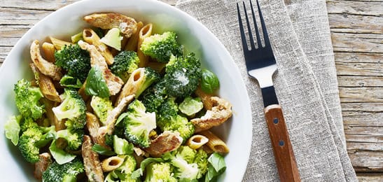 Recept van het Voedingscentrum: Broccoli met penne, vlees en citroen
