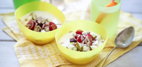Recept van het Voedingscentrum: Yoghurt met fruit en pitten