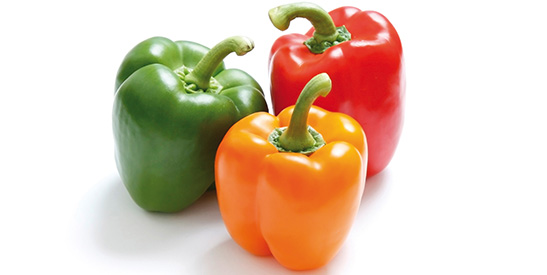 Paprika is een vruchtgroente en staat in de Schijf van Vijf. Paprika bevat veel vezels en voedingsstoffen en weinig calorieën. Vooral rode paprika bevat veel vitamine C.