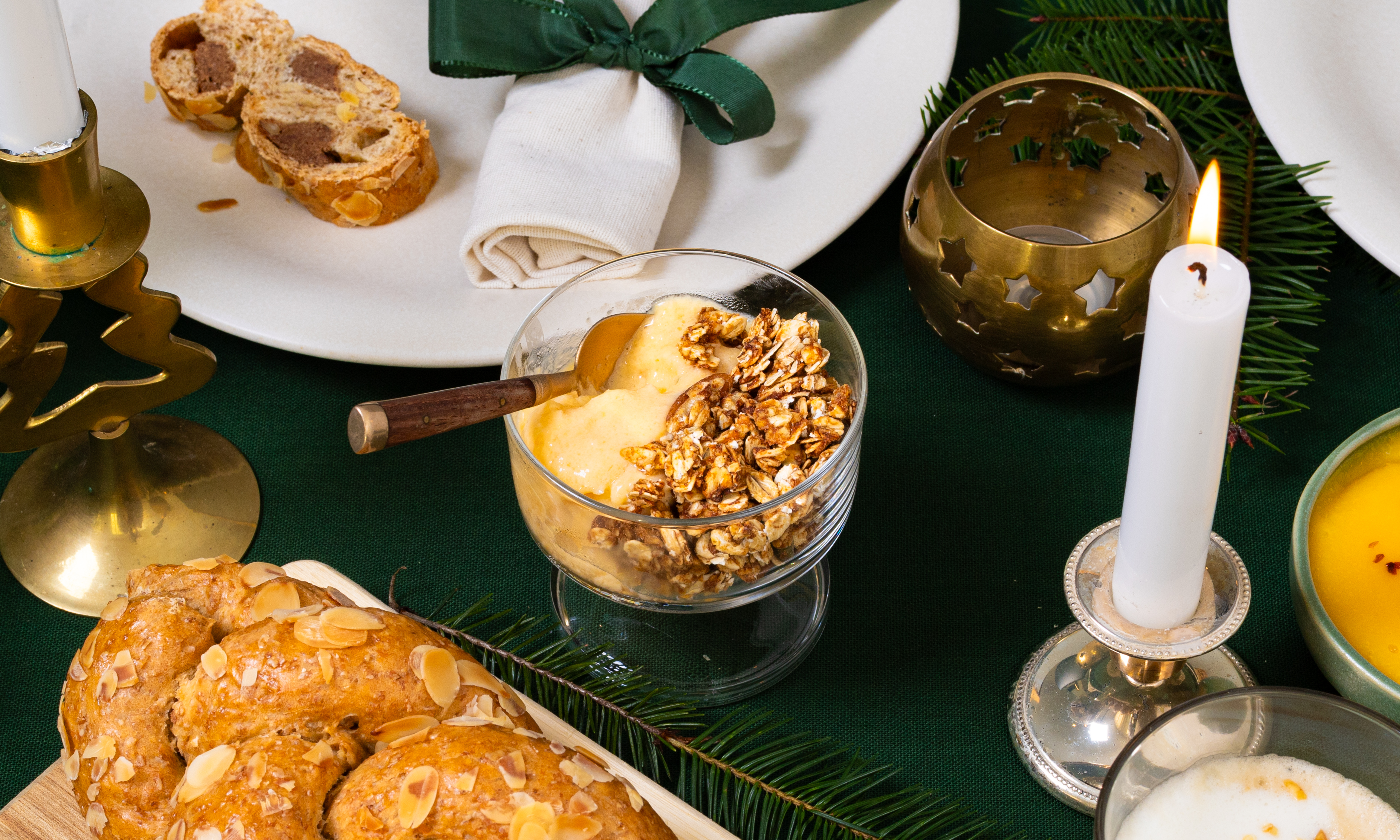 Mandarijnijs met crunchy topping