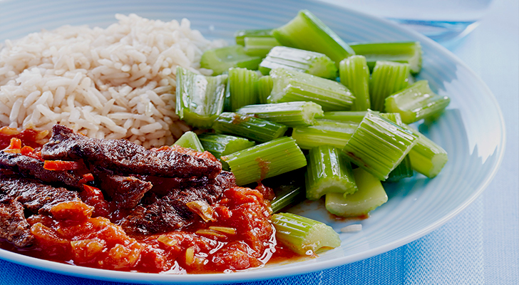 Pittige tomatensaus met rundvleesreepjes