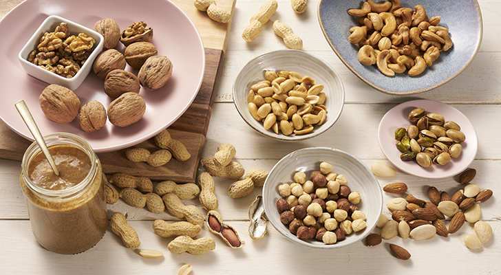 Ongezouten noten en pinda's staan in de Schijf van Vijf