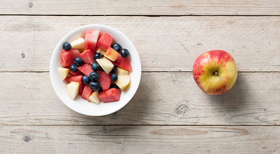 Schaaltje fruitsalade en 1 appel