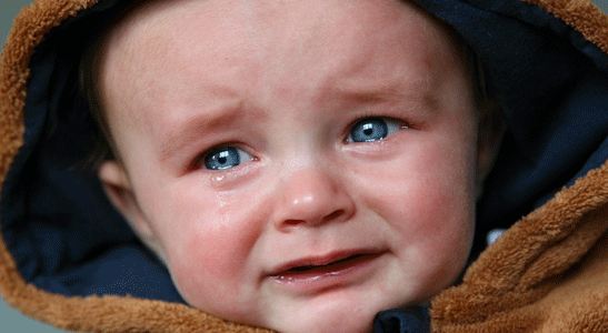 Het is niet nodig om iedere keer als je kindje huilt meteen voeding te geven. 